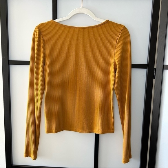 [M] H&M Long Sleeve Scoop Neck Mustard Yellow Ribbed Knit Top (fit runs small) - Picture 2 of 8